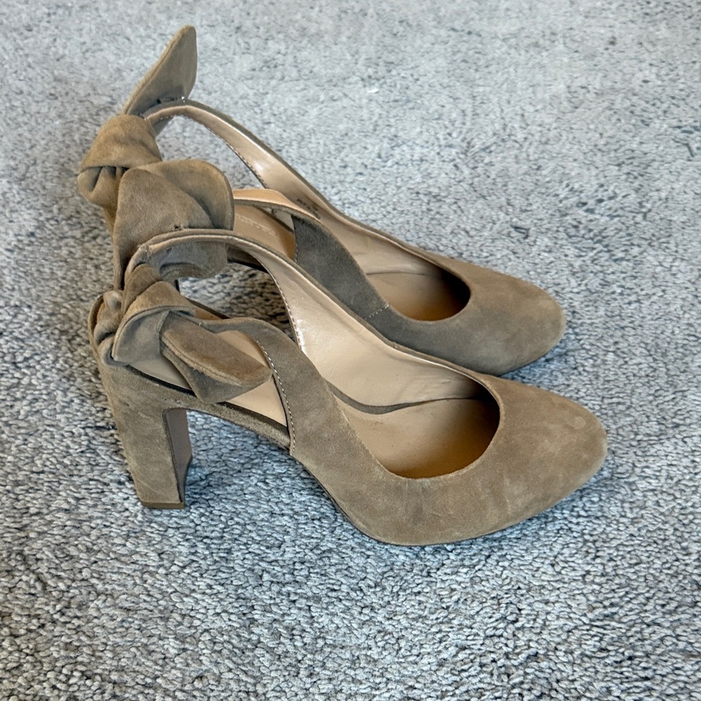 BANANA REPUBLIC Suede Bow Detail Slingback Block Heels